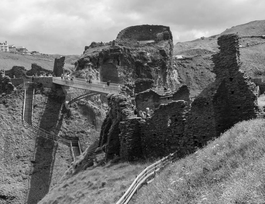 Noah Jigsaw Puzzle Cleveland, Ohio, USA downtown city skyline and harbor at twilight in black white 1000 pieces