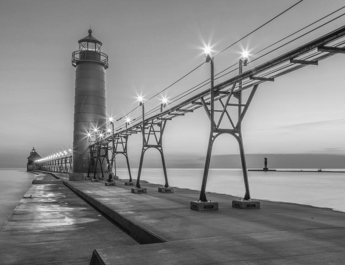 Noah Jigsaw Puzzle Albuquerque, New Mexico, USA downtown cityscape at twilight in black white 1000 pieces
