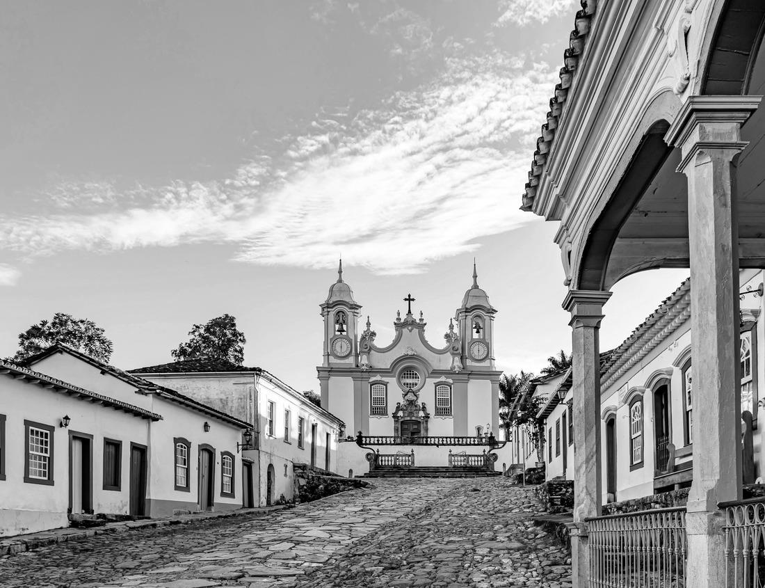Noah Jigsaw Puzzle Colored street in the French Quarter, in New Orleans, Louisiana. USA in black white 1000 pieces
