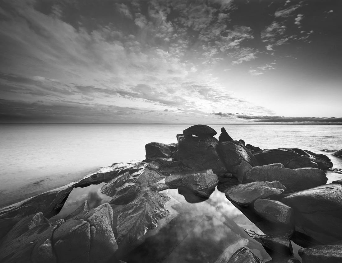 Noah Jigsaw Puzzle Castle in the city of Roth Bavaria Germany in black white 1000 pieces