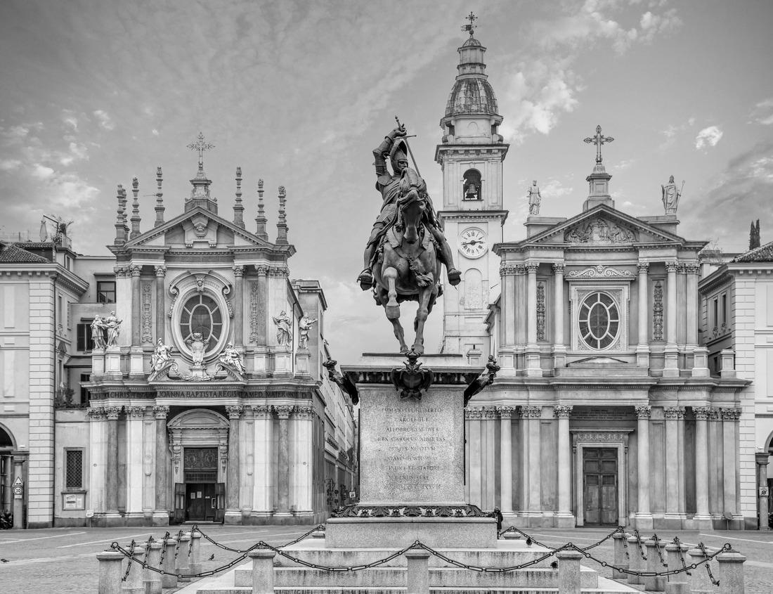 Noah Jigsaw Puzzle Des Moines, the capital of the state of Iowa, United States of America in black white 1000 pieces