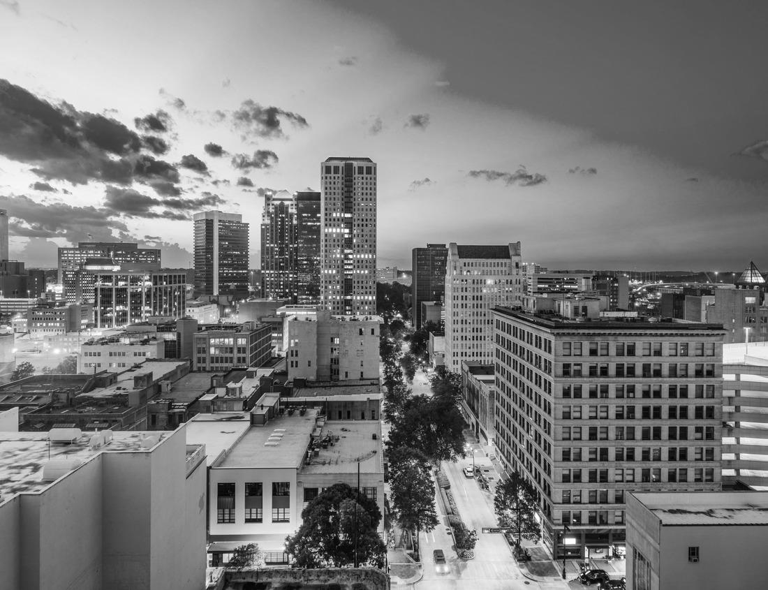 Noah Jigsaw Puzzle Blue hour downtown Springfield, Missouri in black white 1000 pieces