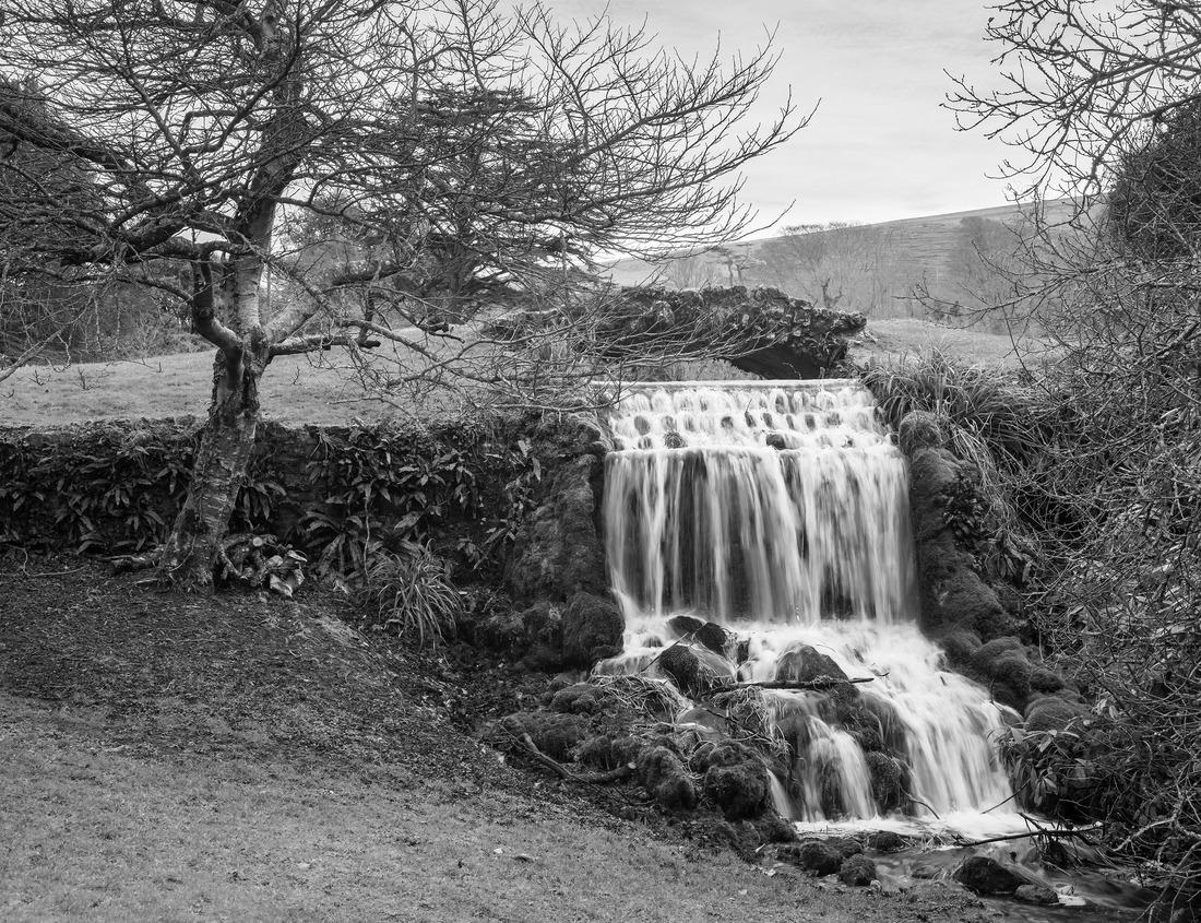 Noah Jigsaw Puzzle Aerial view of Ashland, Oregon in black white 1000 pieces