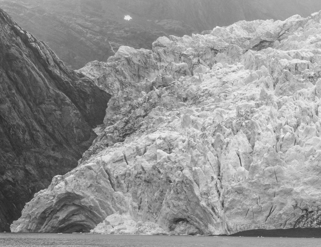 Noah Jigsaw Puzzle Cityscape view of Stillwater Minnesota from an aerial overlook in the fall in black white 1000 pieces