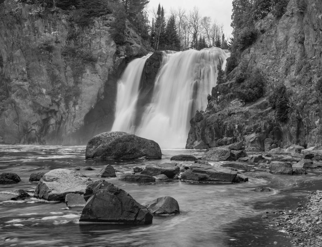Noah Jigsaw Puzzle Marketplace in Pisz with the historic town hall, Masuria, Poland in black white 1000 pieces