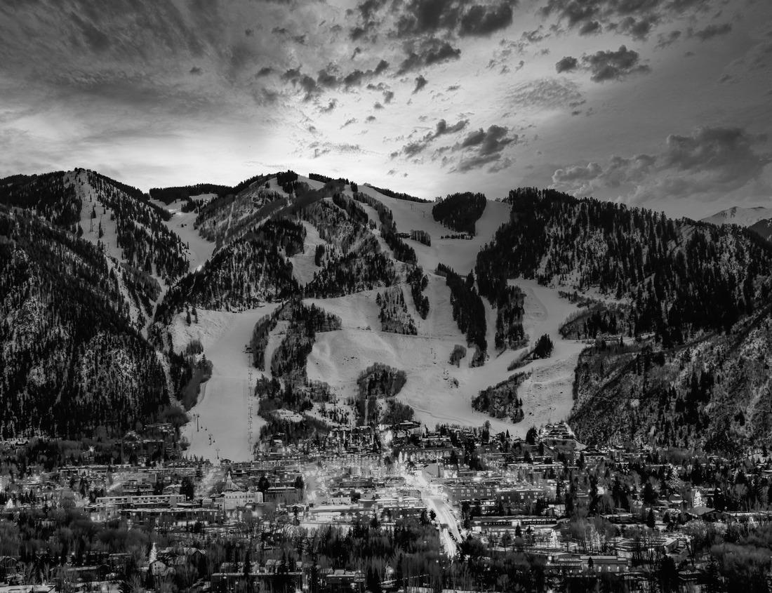 Noah Jigsaw Puzzle Lakeland, Florida, USA Cityscape at the town hall during dusk in black white 1000 pieces