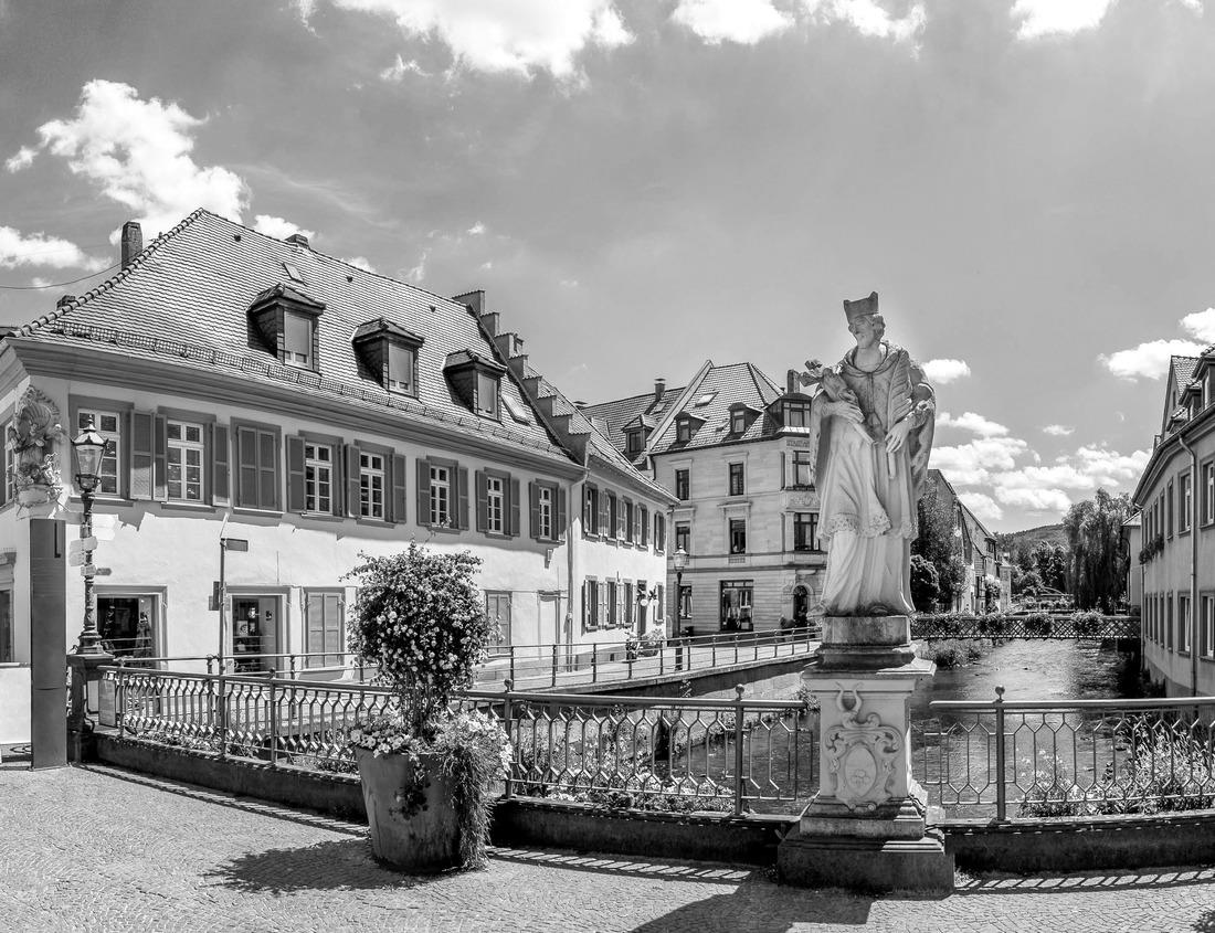 Noah Jigsaw Puzzle Antelopes crossing a path in Lake Mburo National Park, Uganda in black white 1000 pieces