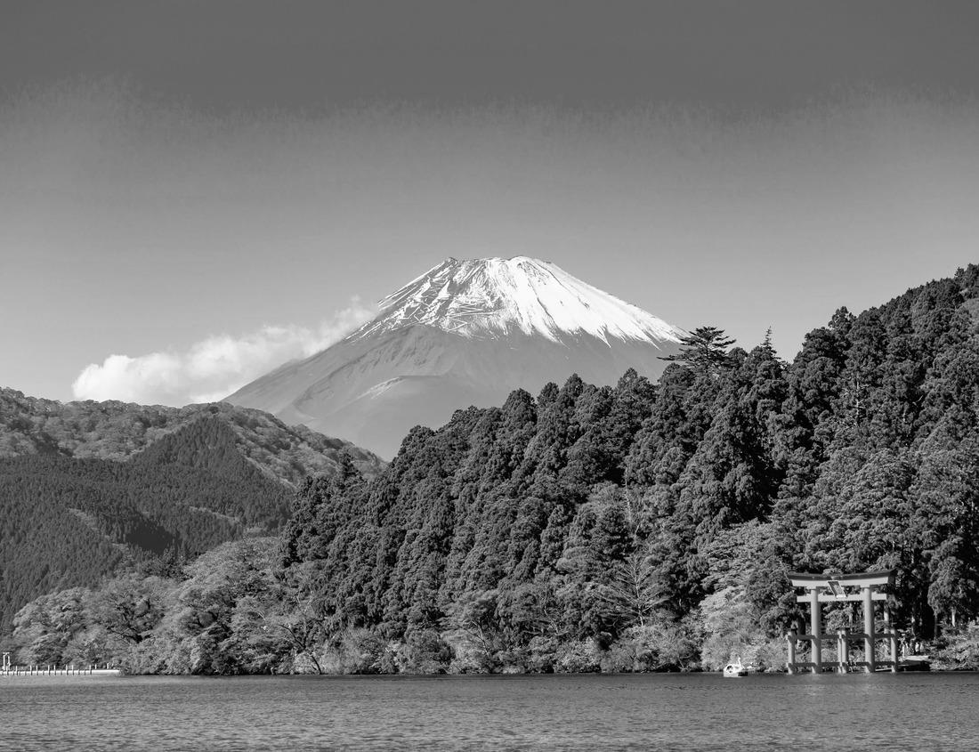 Noah Jigsaw Puzzle Dramatic sky over Kimmeridge Bay on the Jurassic Coast of Dorset, looking out to Hen Cliff with Clavel Tower perched on top in black white 1000 pieces