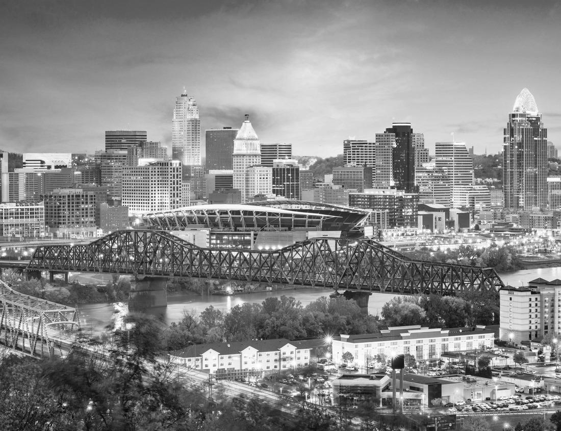 Noah Jigsaw Puzzle Cincinnati, Ohio, USA skyline on the river at dusk. in black white 1000 pieces