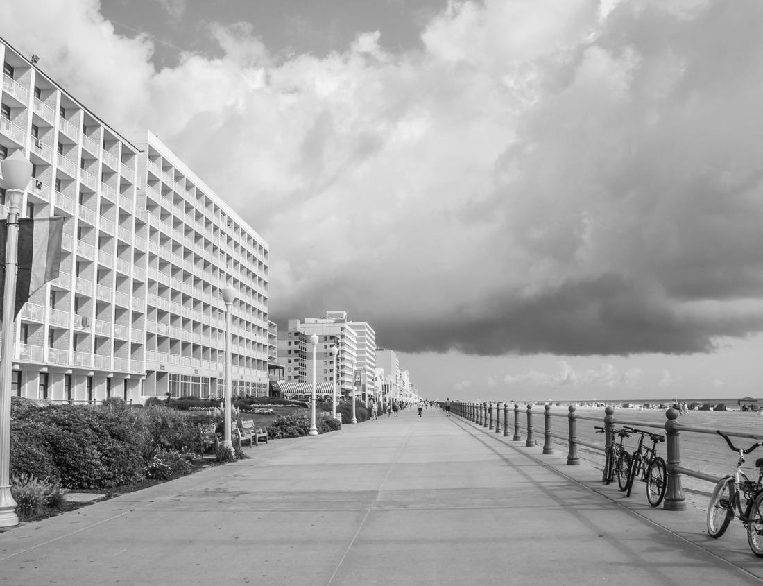 Noah Jigsaw Puzzle Colorful houses in Key West, FL in black white 1000 pieces
