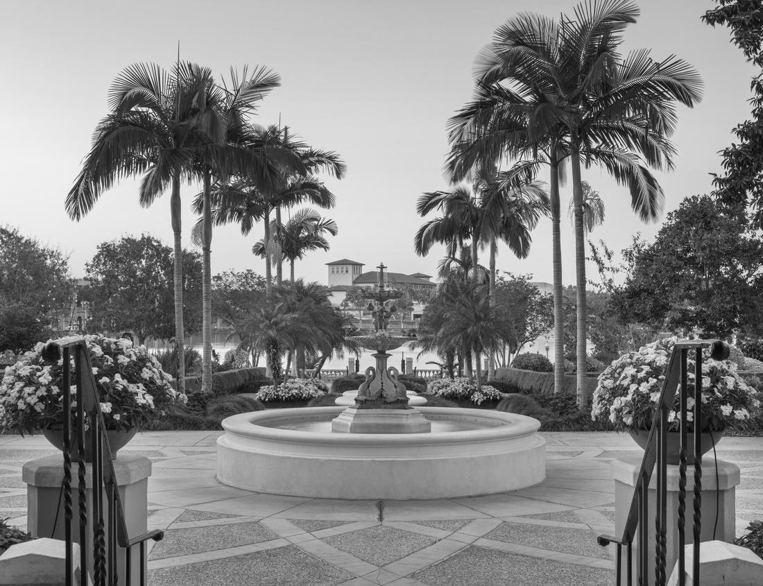 Noah Jigsaw Puzzle Gardens in Lakeland, Florida, USA at night. in black white 1000 pieces