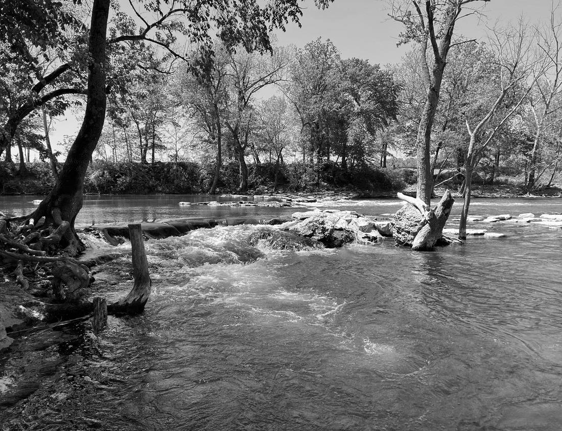 Noah Jigsaw Puzzle Kajki Square (former market square) and town hall from 1825 in Mragowo, Masuria, Poland in black white 1000 pieces