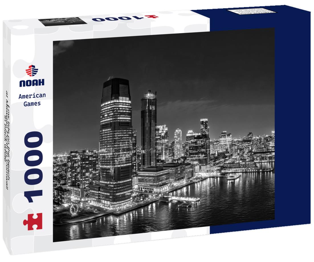 Noah Jigsaw Puzzle Low tide on the beach at Mawgan Porth in Cornwall in black white 1000 pieces