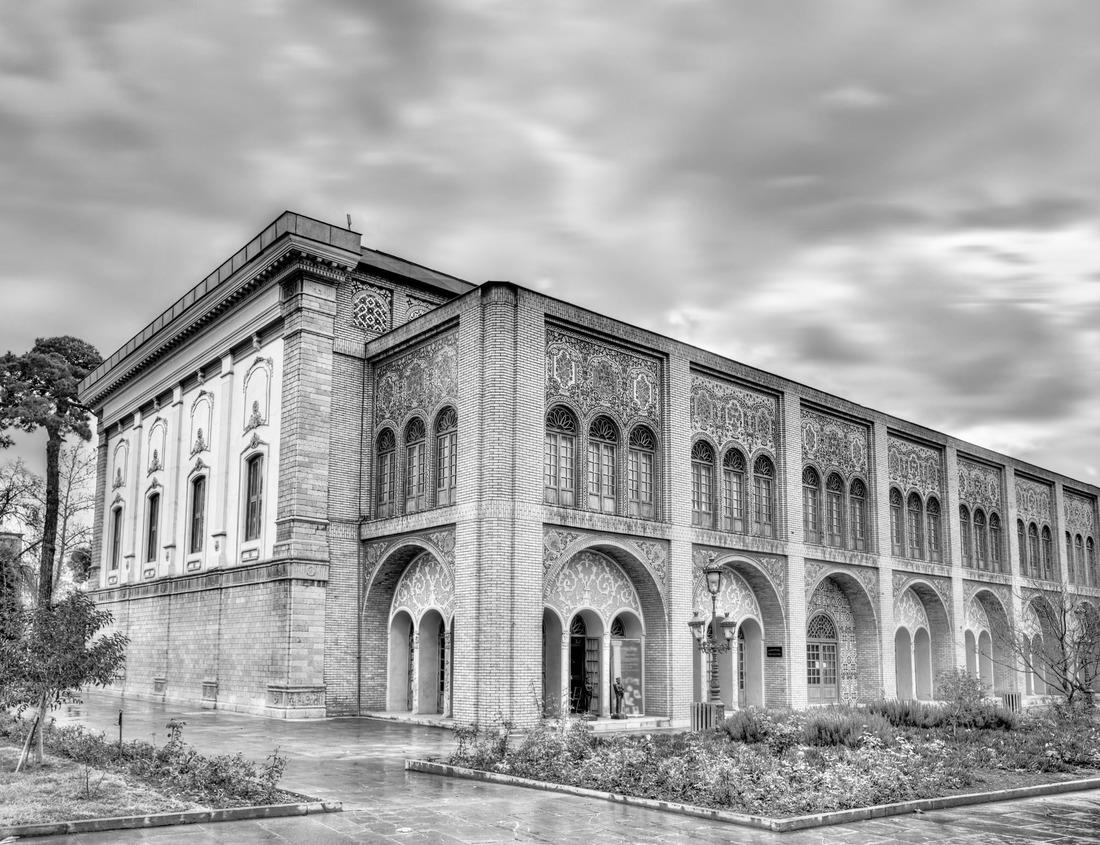 Noah Jigsaw Puzzle Marketplace in Leonberg at sunset in black white 1000 pieces