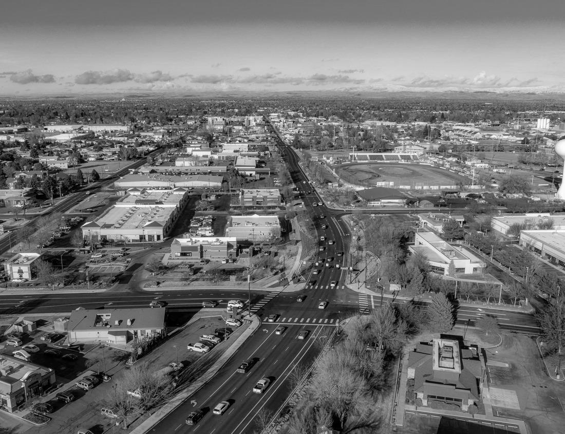 Noah Jigsaw Puzzle Colorado Springs, Colorado, USA downtown city skyline at evening in black white 1000 pieces