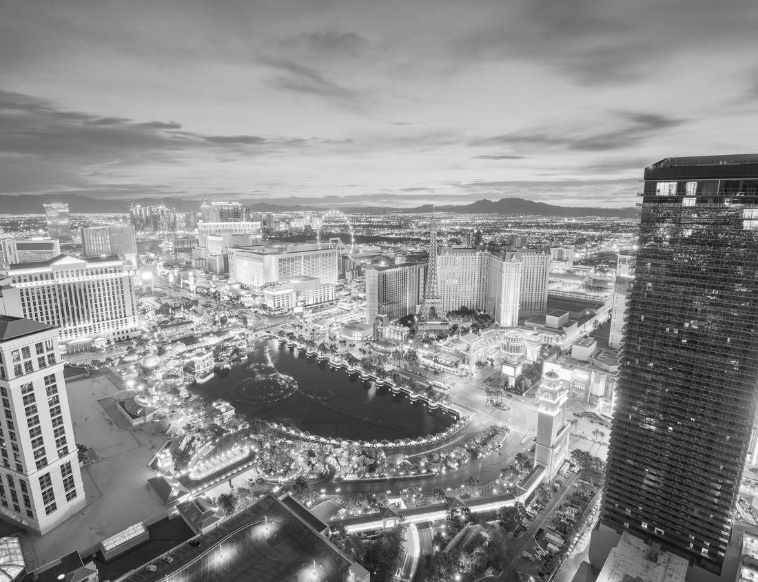 Noah Jigsaw Puzzle Heeia Bay in Kahaluu-Keauhou on the Big Island Hawaii in black white 1000 pieces