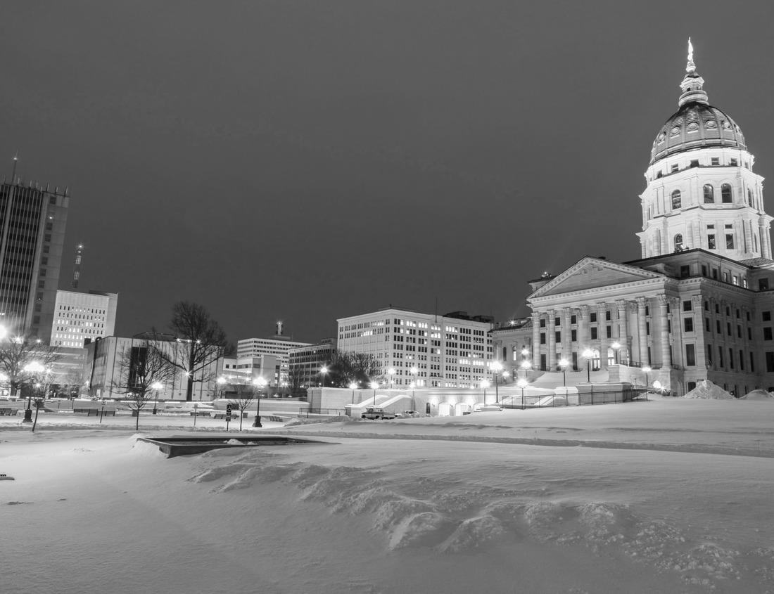 Noah Jigsaw Puzzle Honolulu tower during sunset in Honolulu in black white 1000 pieces