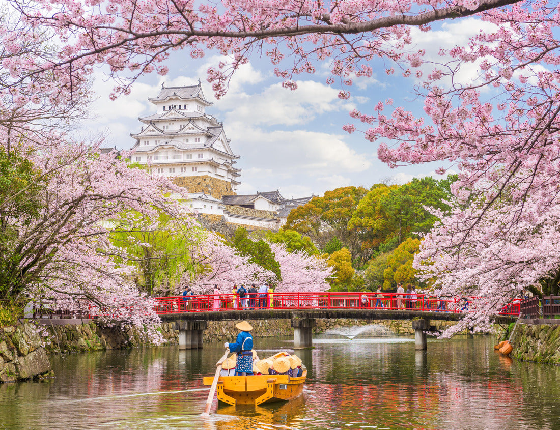 Noah Jigsaw Puzzle Himeji, Japan at Himeji Castle in spring with visitors for the cherry blossom season 1000 pieces