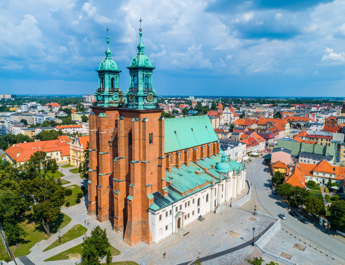 Noah Jigsaw Puzzle Acient Kathedrale in Gniezno City, with old town and streets, Poland 1000 pieces