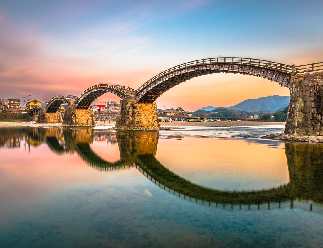 Noah Jigsaw Puzzle Iwakuni, Yamaguchi, Japan at Kintaikyo Bridge over the Nishiki River at dusk 1000 pieces