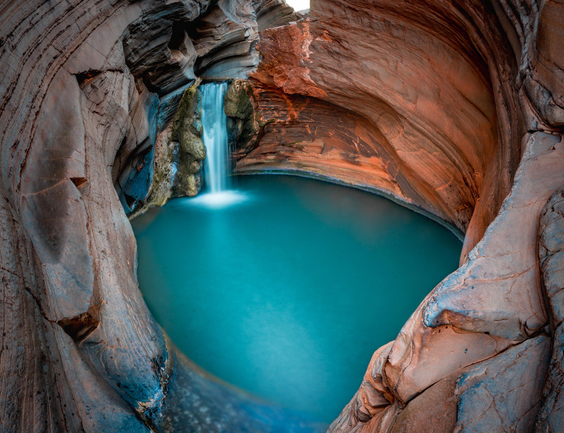 Noah Jigsaw Puzzle Beautiful turquoise waterfall flows into natural pool surrounded by red rock formation in Karijini National Park in Western Australia 1000 pieces