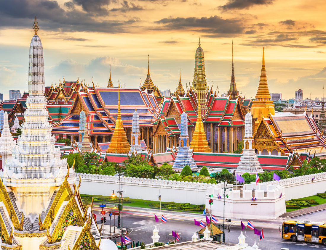 Noah Jigsaw Puzzle Bangkok, Thailand at the Temple of the Emerald Buddha and Grand Palace at dusk 1000 pieces