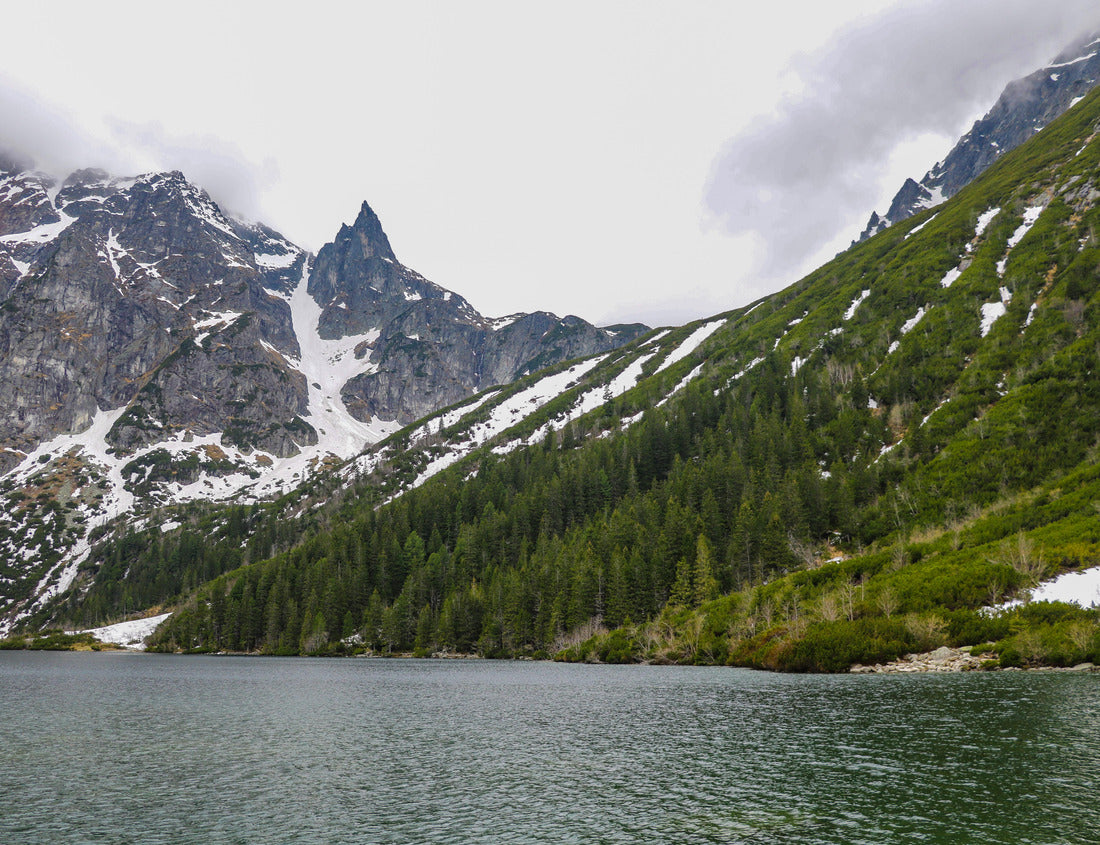 Noah Jigsaw Puzzle Lake in mountains. Morskie Oko Sea Eye Lake is the most popular place in High Tatra Mountains, Poland 1000 pieces
