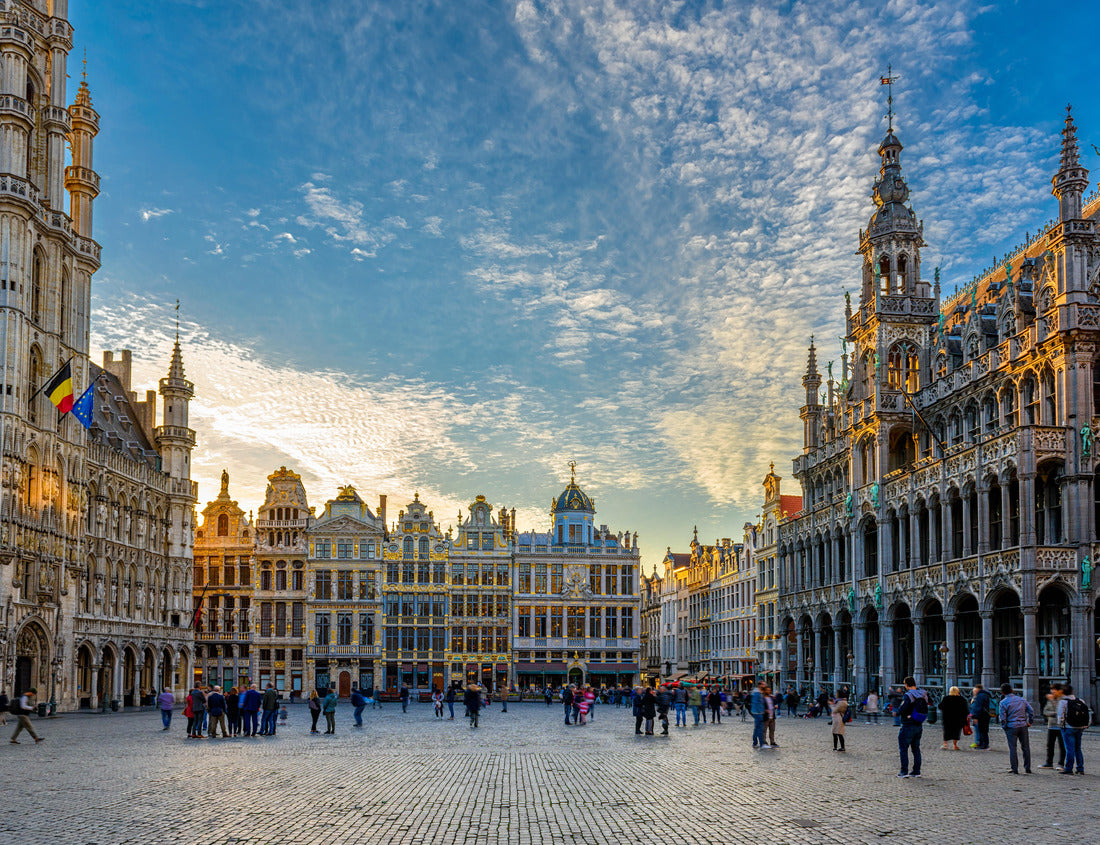 Noah Jigsaw Puzzle Grand Place (Grote Markt) with City Hall (Hotel de Ville) and Maison du Roi (King's House or Breadhouse) in Brussels, Belgium. Grand Place is a tourist destination in Brussels. Cityscape of Brussels 1000 pieces