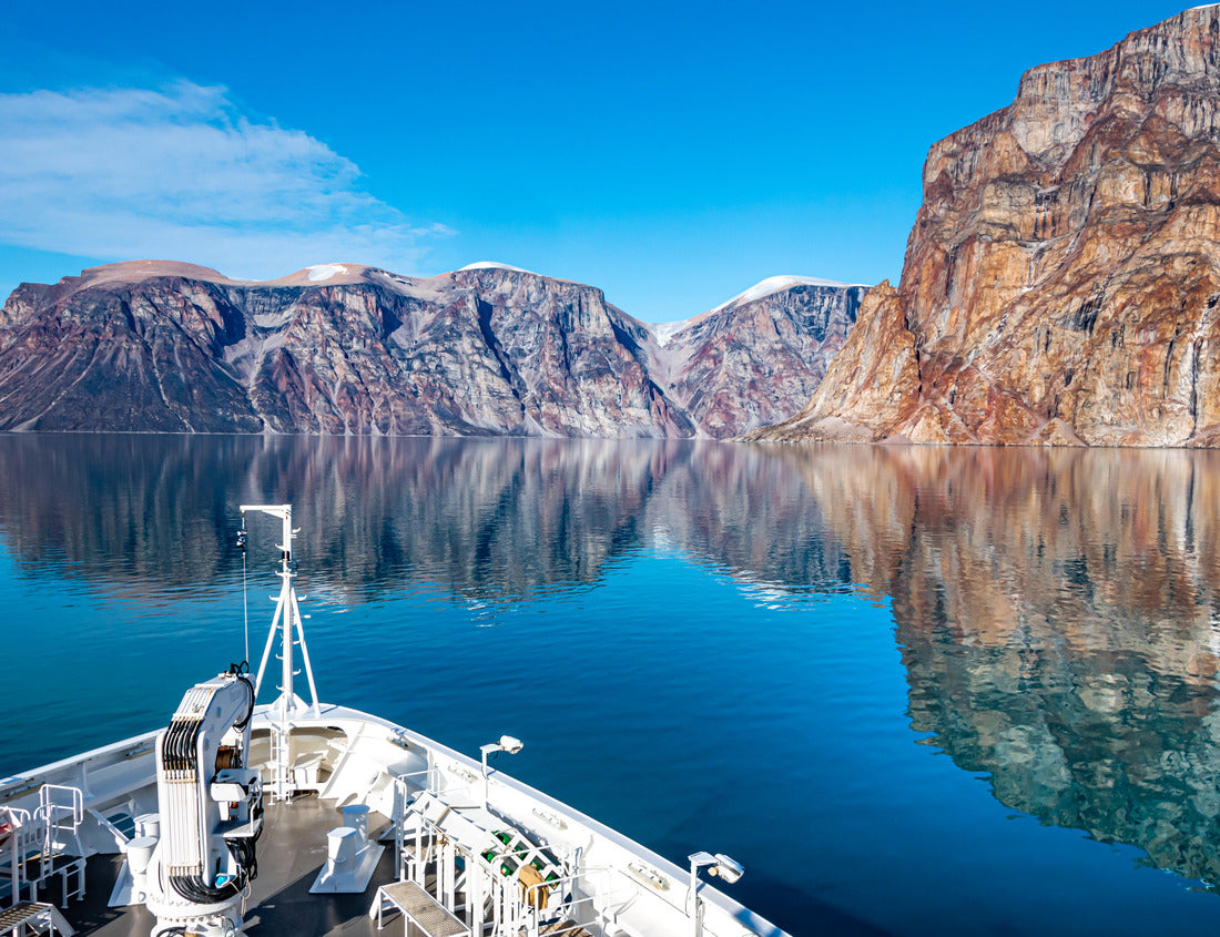 Noah Jigsaw Puzzle Mountains reflection,Expedition cruise ship in Sam Ford Fjord, Arctic Canada, Nunavut 1000 pieces