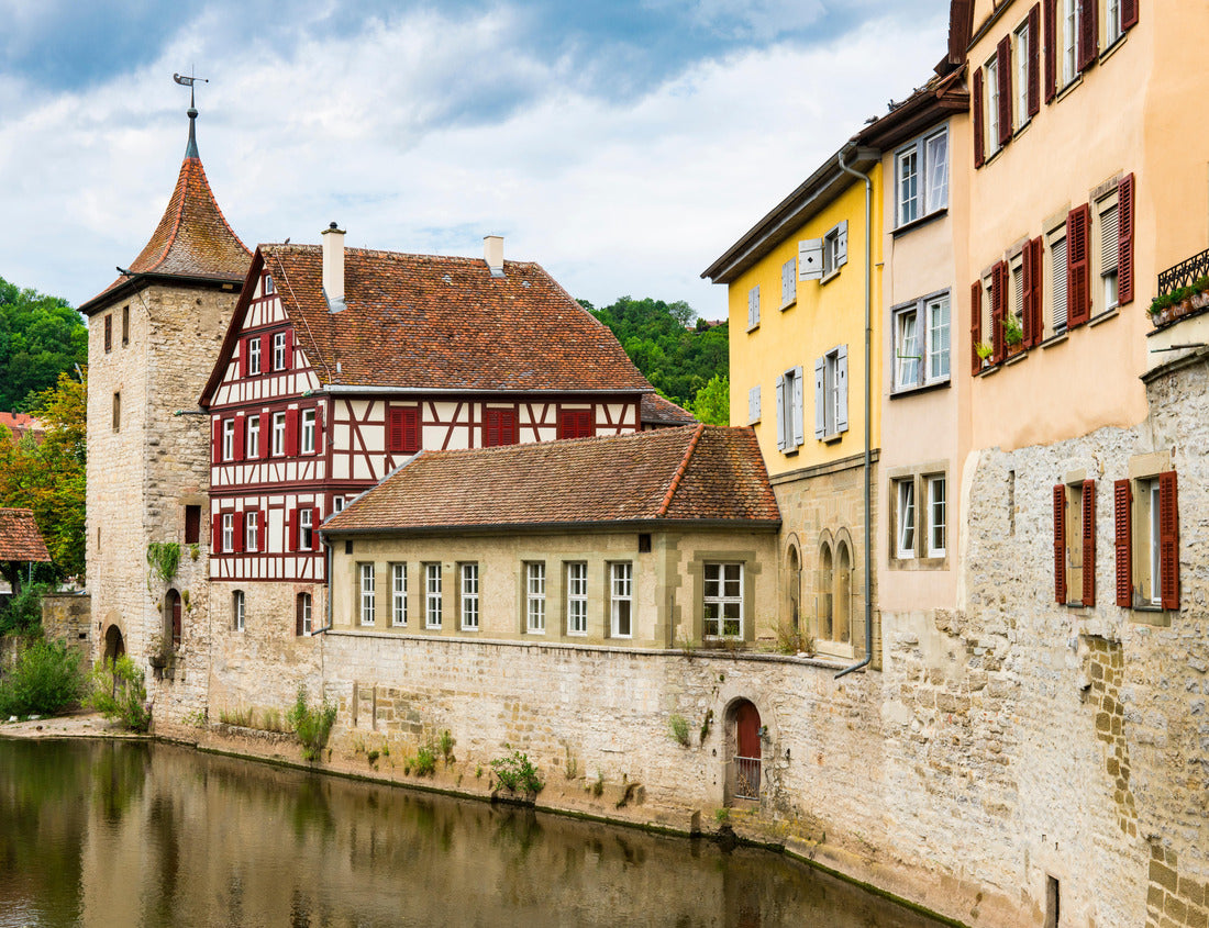 Noah Jigsaw Puzzle Half timbered houses and Sulfer tower along river Kocher in Schwabisch Hall, Germany 1000 pieces