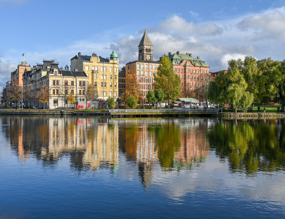 Noah Jigsaw Puzzle Motala stream in Norrkoping during fall. Norrkoping is a historic industrial town in Sweden 1000 pieces
