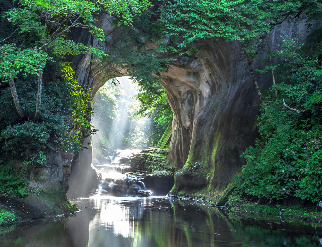 Noah Jigsaw Puzzle Nomizo Falls and Kameiwa Cave are waterfalls that flow through the Kameiwa cave in Kimitsu City, Chiba Prefecture 1000 pieces