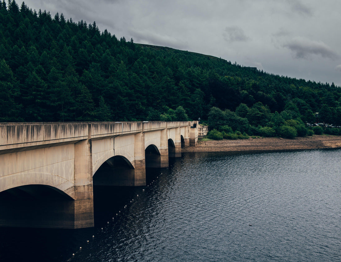 Noah Jigsaw Puzzle Bridge over Lower Derwent Reservoir as it joins Ladybower Reservoir in Peak District National Park, Derbyshire, England, UK 1000 pieces