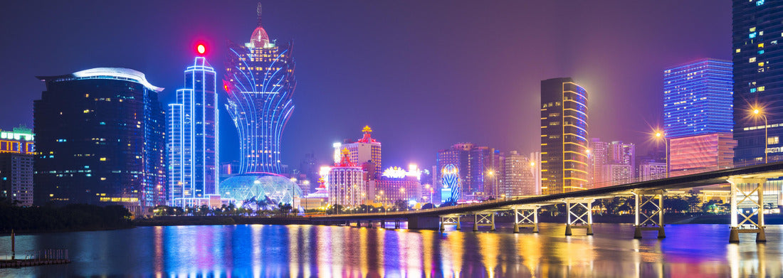 Noah Jigsaw Puzzle Macau, China skyline at the high rise casino resorts panorama 1000 pieces