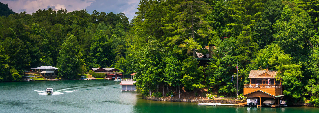 Noah Jigsaw Puzzle Houses on the shore of Burton Lake, in Georgia panorama 1000 pieces