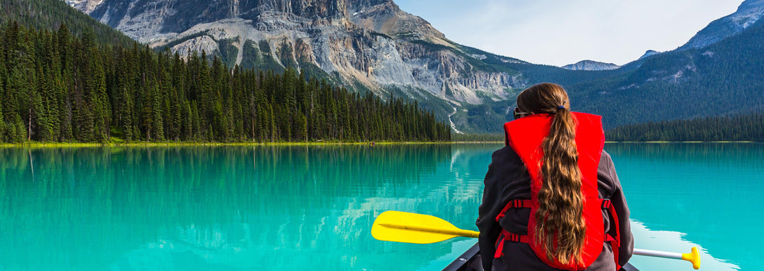 Noah Jigsaw Puzzle Canoeing on Emerald Lake in Yoho National Park, Alberta, Canada, in summer panorama 1000 pieces
