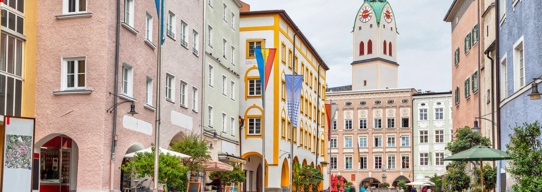 Noah Jigsaw Puzzle Colored buildings in the center of Rosenheim and tower of St. Nicholas Church, Germany panorama 1000 pieces