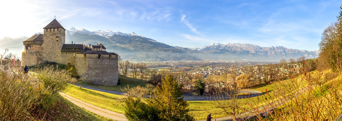 Noah Jigsaw Puzzle Lichtenstein, Vaduz, Castle panorama 1000 pieces