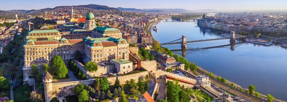 Noah Jigsaw Puzzle Budapest, Hungary - Panoramic view of the Buda Castle skyline with the Royal Palace, Szechenyi Bridge, Hungarian Parliament and Matthias Church at sunrise and clear blue sky Panorama 1000 Pieces