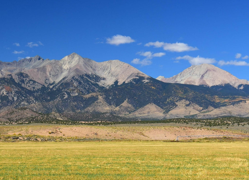 Sand dunes and mountain peaks on a sunny day in great sand dunes national park, near alamosa, colorado
