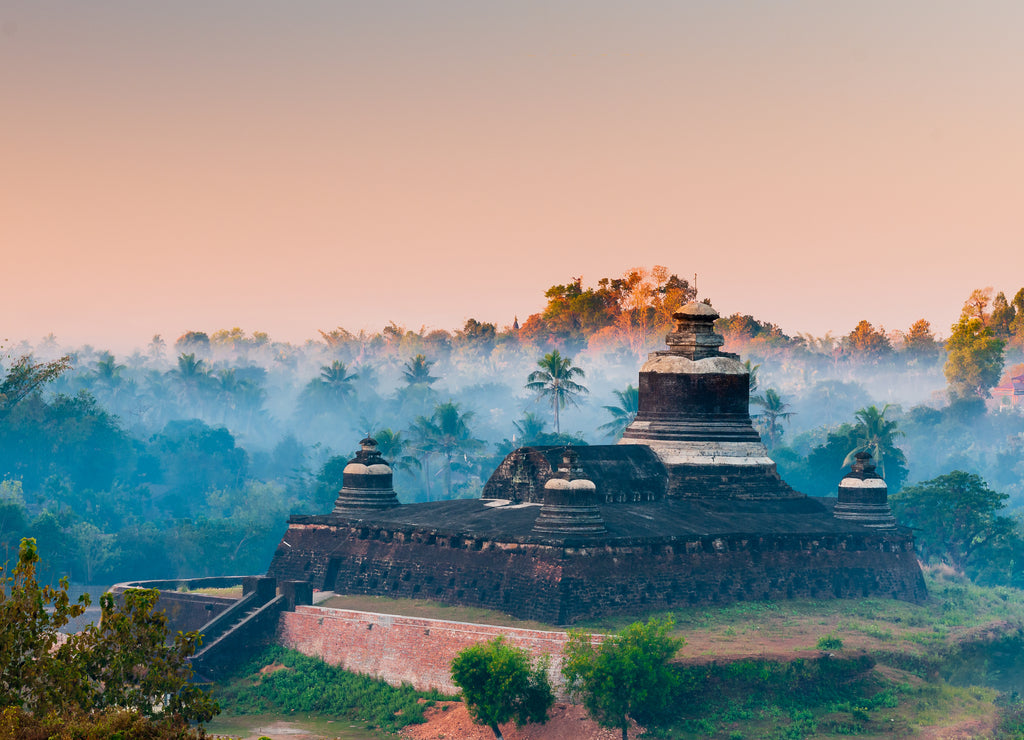 Mrauk U (small Bagan) the ancient Rakhaing capital. Sunrise above the Dukkanthein Paya temple in Mrauk U. Myanmar (Burma)