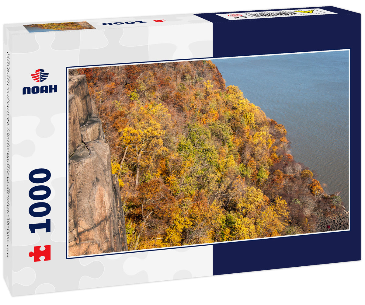 USA, New Jersey, Hudson River Basin, Alpine Lookout on the Hudson River Palisades in the fall