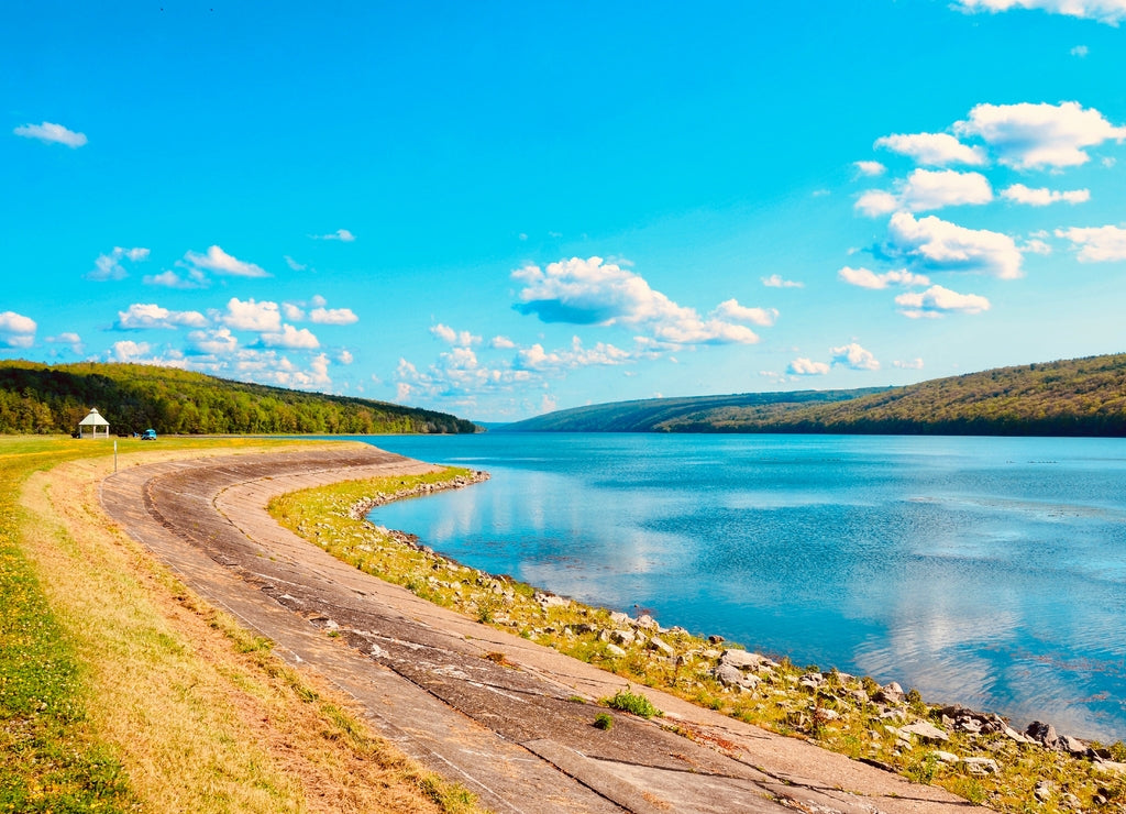 Scenic view of Hemlock Lake, one of the minor Finger Lakes. It is mostly located in Livingston County, New York, south of Rochester. It’s forever-wild, tranquil landscape the perfect place to unwind
