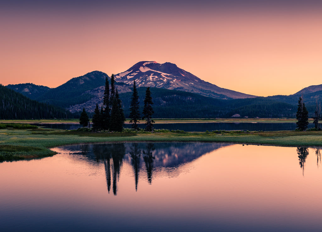 Sparks Lake in Central Oregon Cascade Lakes Highway, a popular outdoors vacation destination