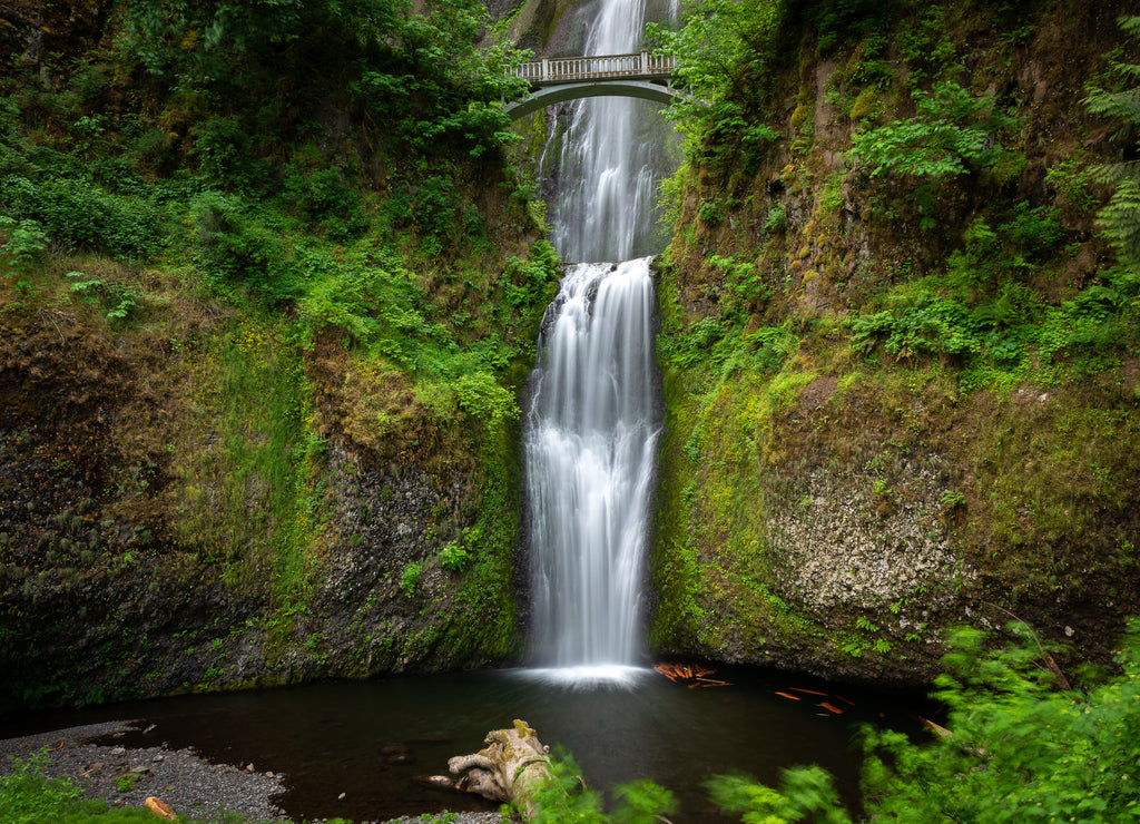 Multnomah Falls in Columbia River Gorge, Oregon, USA