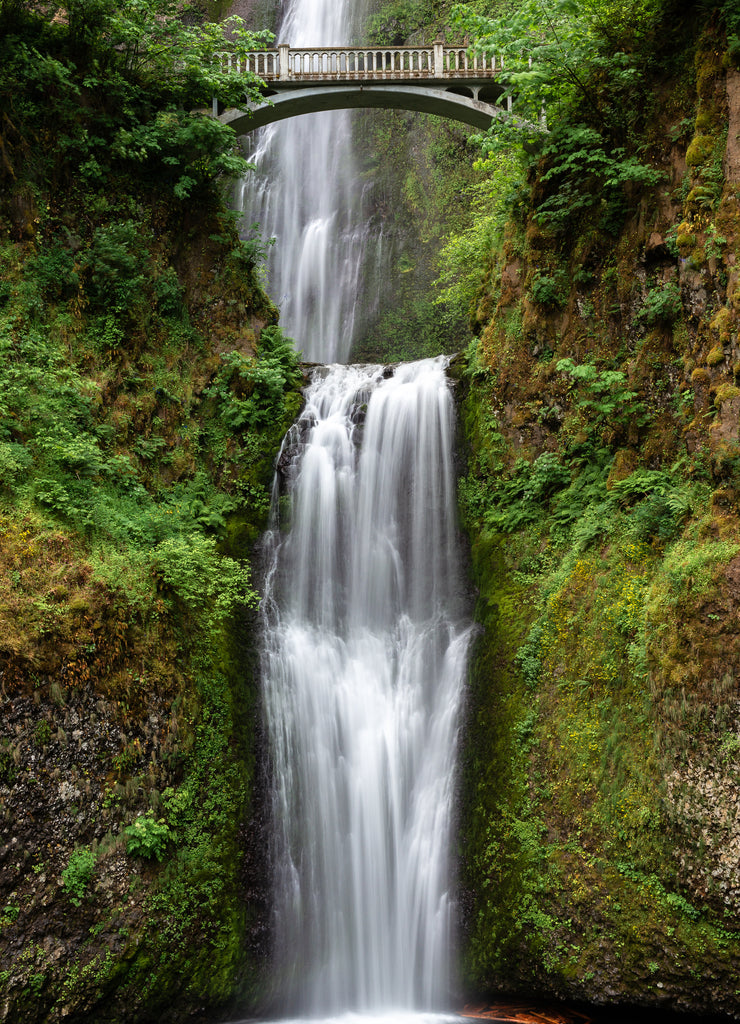 Multnomah Falls in Columbia River Gorge, Oregon, USA