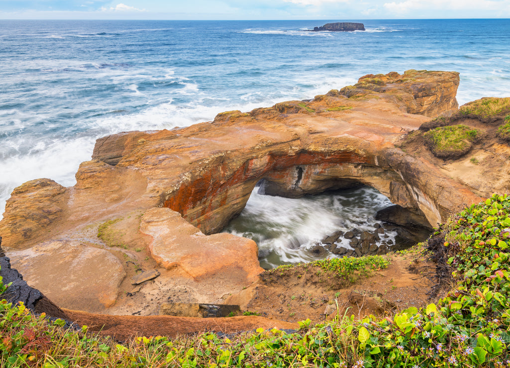 Devil's Punch Bowl in Otter Rock, Oregon, USA