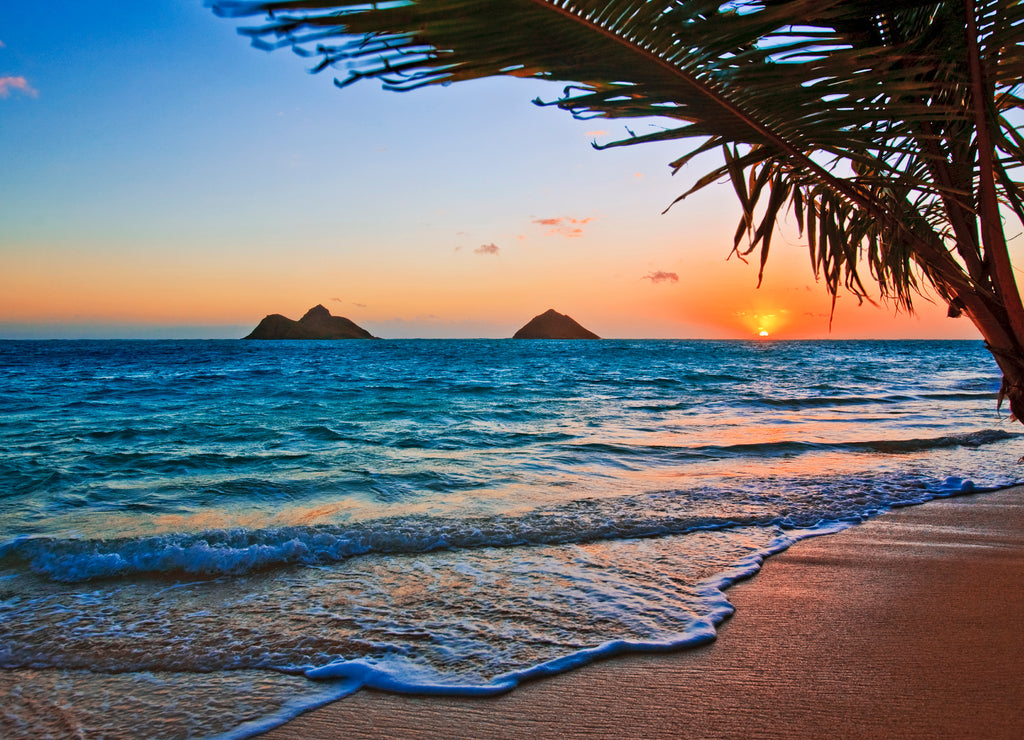 Pacific sunrise at Lanikai beach, Hawaii