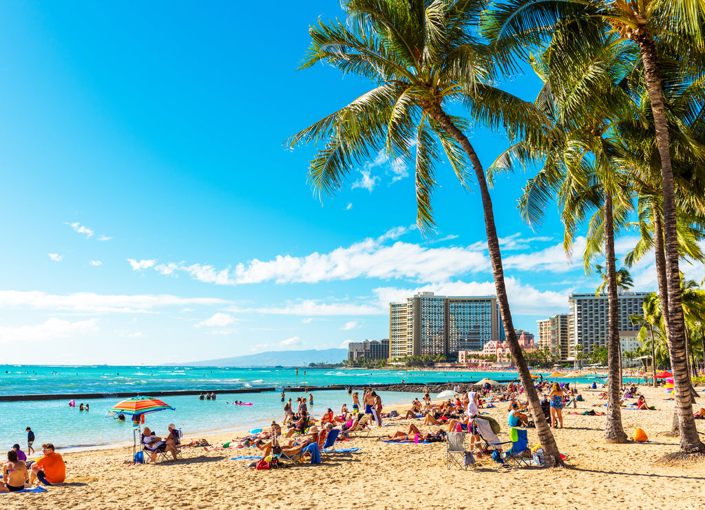 Honolulu, Hawaii: View of the sandy Waikiki city beach