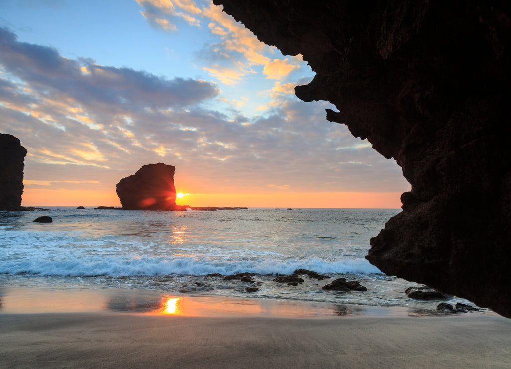 Manele Bay of Puu Pehe (Sweetheart Rock), Lanai Island, Hawaii, USA